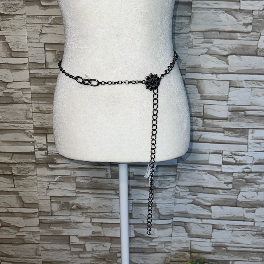 Metal link belt pierced belt